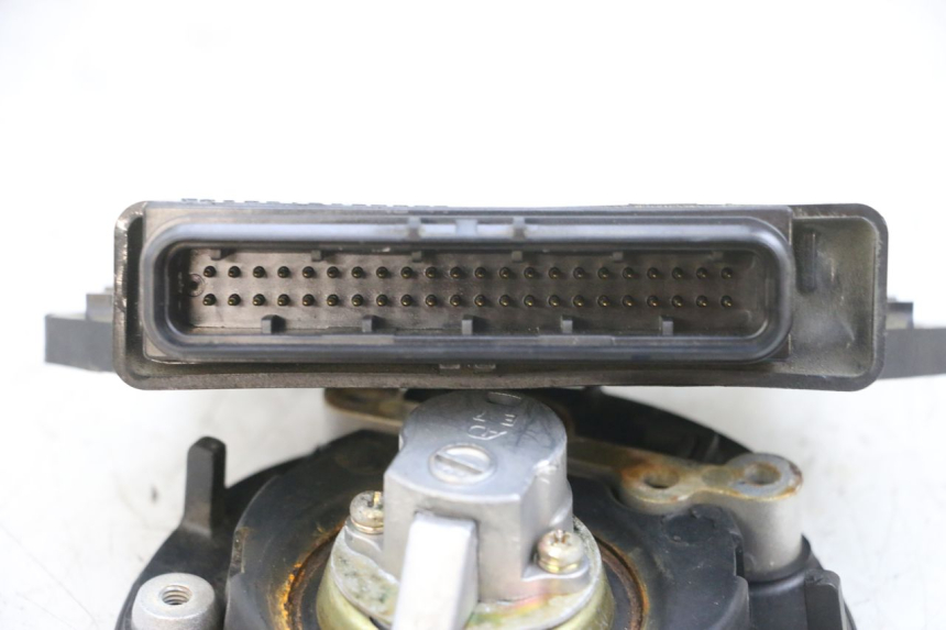 photo de LOCK KEY CDI IGNITION SWITCH KIT YAMAHA FJR ABS 1300 (2006 - 2012) - Technical close-up