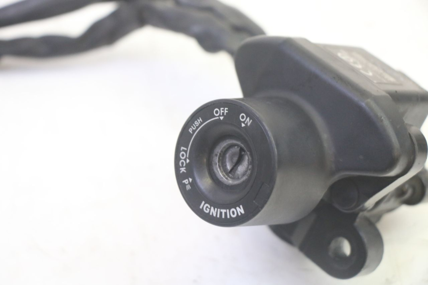 photo de LOCK KEY CDI IGNITION SWITCH KIT YAMAHA FJR ABS 1300 (2006 - 2012) - Technical close-up