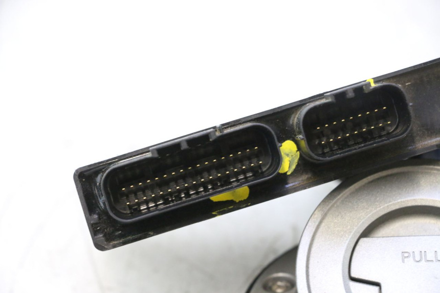photo de LOCK SET KEY ECU YAMAHA FZ8 800 (2010 - 2016) - Fixing points details