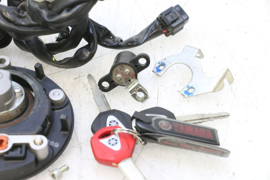 photo de LOCK SET KEY ECU YAMAHA FZ8 800 (2010 - 2016) - Markings and original references
