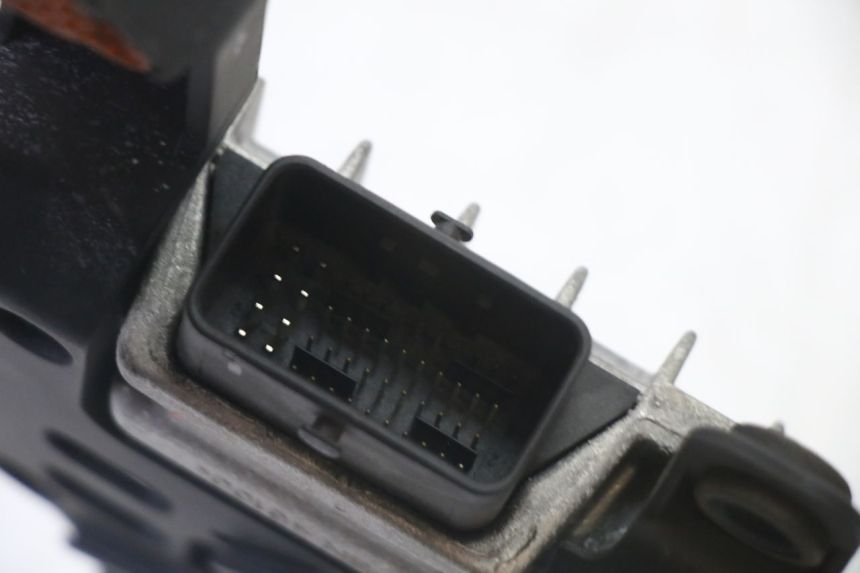 photo de LOCK SET KEY ECU BMW G310 R 310 (2016 - 2020) - Focus on structure