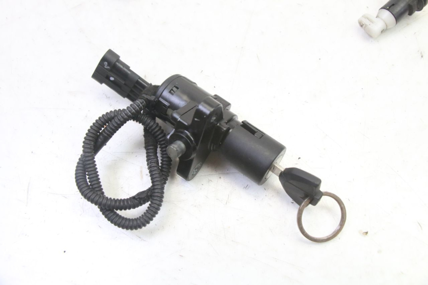 photo de LOCK SET KEY ECU BMW G310 R 310 (2016 - 2020) - Alternative perspective