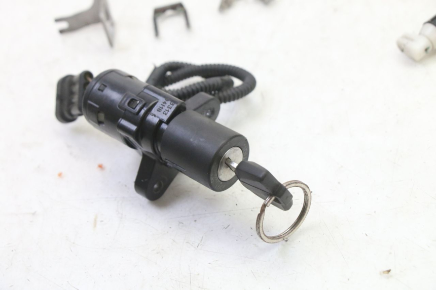 photo de LOCK SET KEY ECU BMW G310 R 310 (2016 - 2020) - Technical close-up