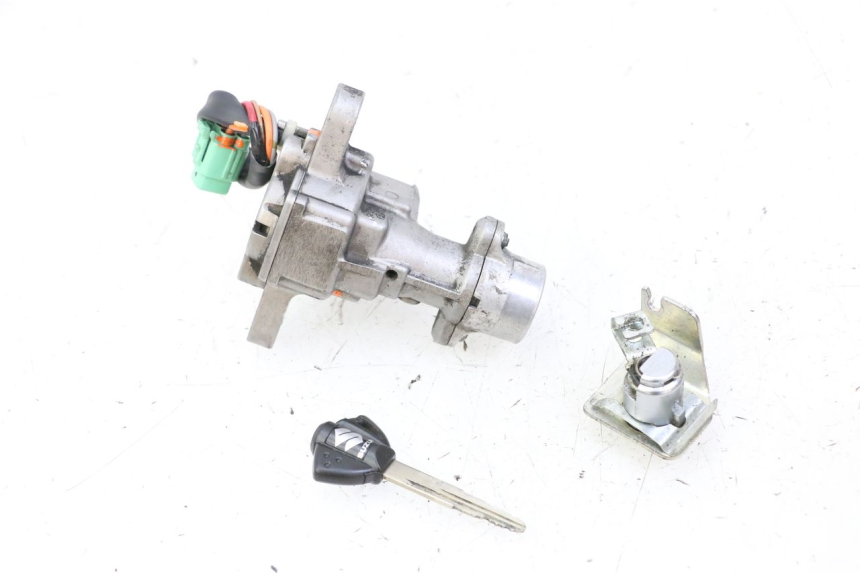 photo de LOCK SET KEY ECU SUZUKI GSR 750 (2011 - 2017) - Alternative perspective