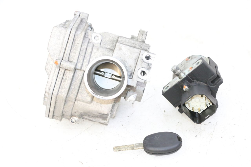 photo de LOCK SET KEY ECU PIAGGIO MP3 500 (2014 - 2017) - High-resolution close-up