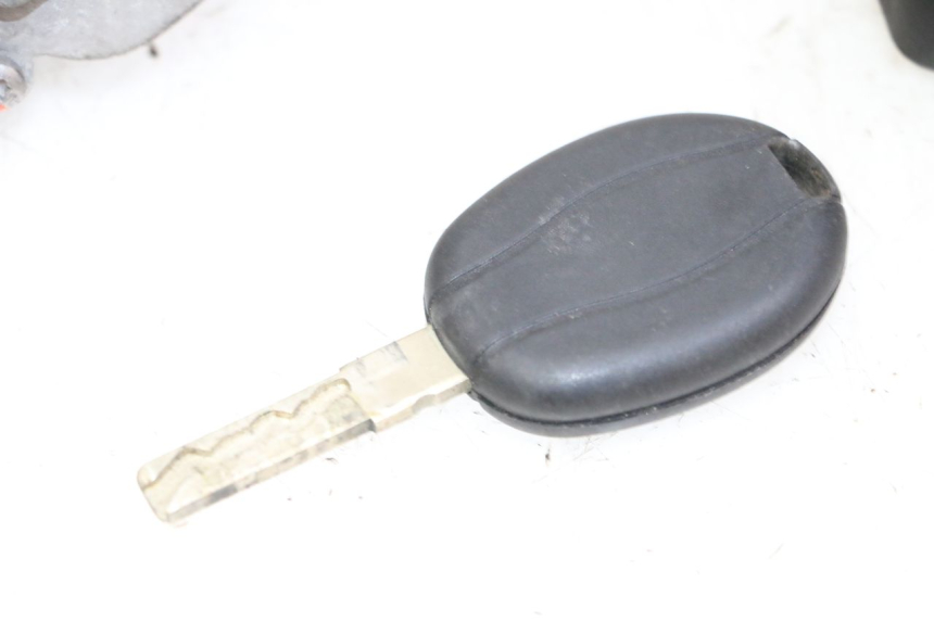 photo de LOCK SET KEY ECU PIAGGIO MP3 500 (2014 - 2017) - Detailed visual inspection