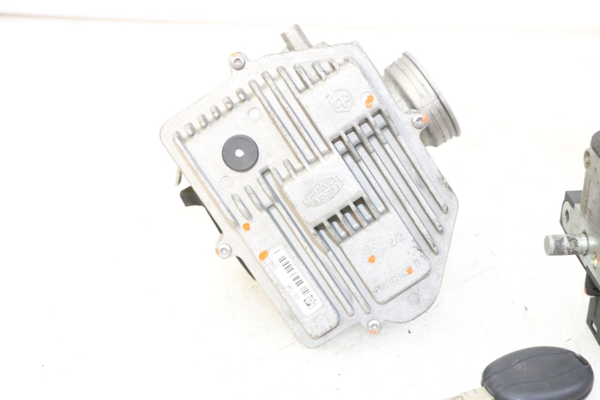 photo de LOCK SET KEY ECU PIAGGIO MP3 500 (2014 - 2017) - Focus on structure