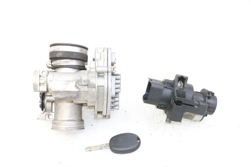 photo de LOCK SET KEY ECU PIAGGIO MP3 500 (2014 - 2017) - Alternative perspective