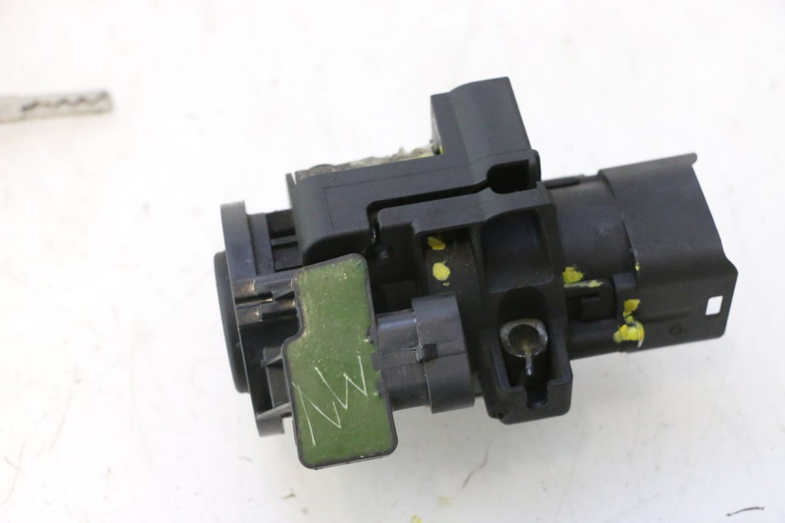 photo de LOCK SET KEY ECU PIAGGIO MP3 500 (2016 - 2018) - Focus on structure