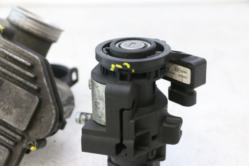 photo de LOCK SET KEY ECU PIAGGIO MP3 500 (2016 - 2018) - Surface and material condition