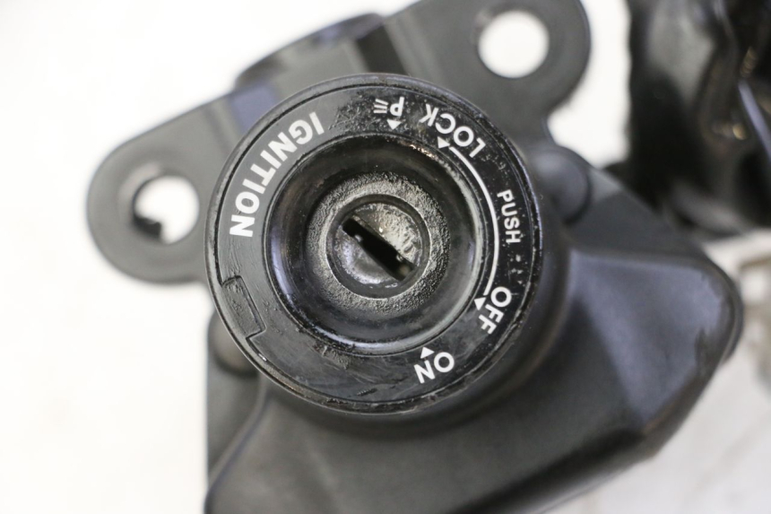 photo de LOCK SET KEY ECU YAMAHA TDM ABS 900 (2002 - 2014) - High-resolution close-up