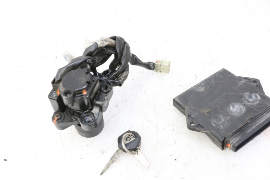 photo de LOCK SET KEY ECU YAMAHA TDM ABS 900 (2002 - 2014) - Surface and material condition