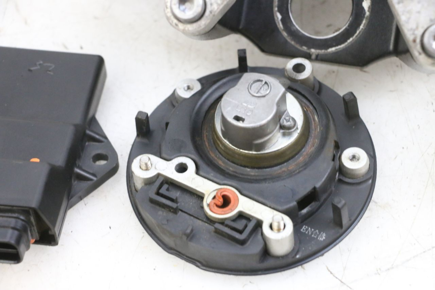 photo de LOCK KEY CDI IGNITION SWITCH KIT YAMAHA TDM ABS 900 (2002 - 2014) - Distinctive features