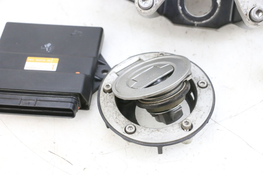 photo de LOCK KEY CDI IGNITION SWITCH KIT YAMAHA TDM ABS 900 (2002 - 2014) - Component zoom