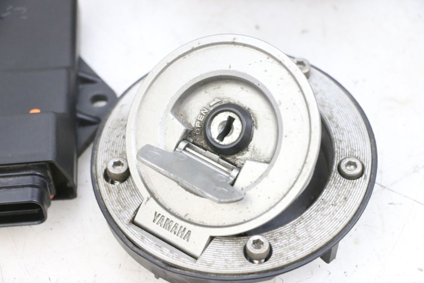 photo de LOCK KEY CDI IGNITION SWITCH KIT YAMAHA TDM ABS 900 (2002 - 2014) - High-resolution close-up