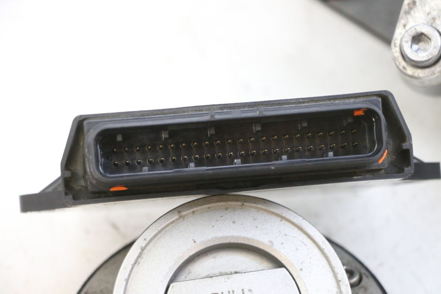 photo de LOCK KEY CDI IGNITION SWITCH KIT YAMAHA TDM ABS 900 (2002 - 2014) - Focus on structure