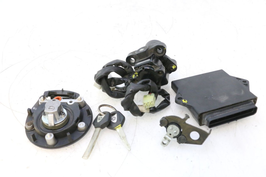 photo de LOCK SET KEY ECU YAMAHA TDM ABS 900 (2002 - 2014) - Detailed visual inspection