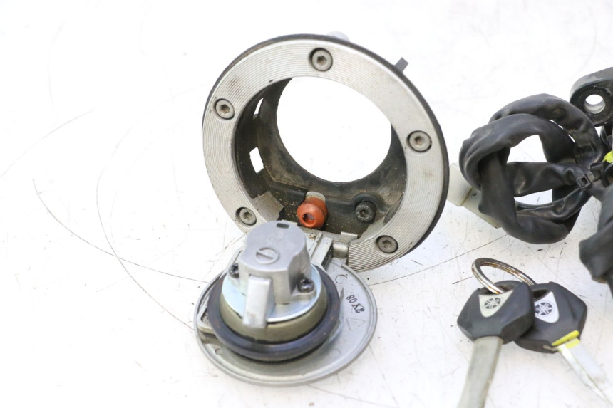 photo de LOCK SET KEY ECU YAMAHA TDM ABS 900 (2002 - 2014) - Focus on structure