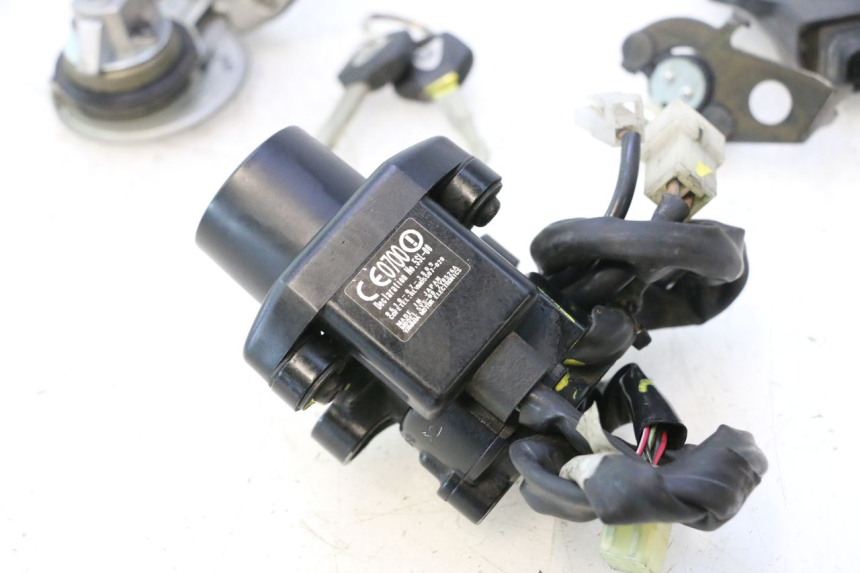 photo de LOCK SET KEY ECU YAMAHA TDM ABS 900 (2002 - 2014) - Used quality zoom