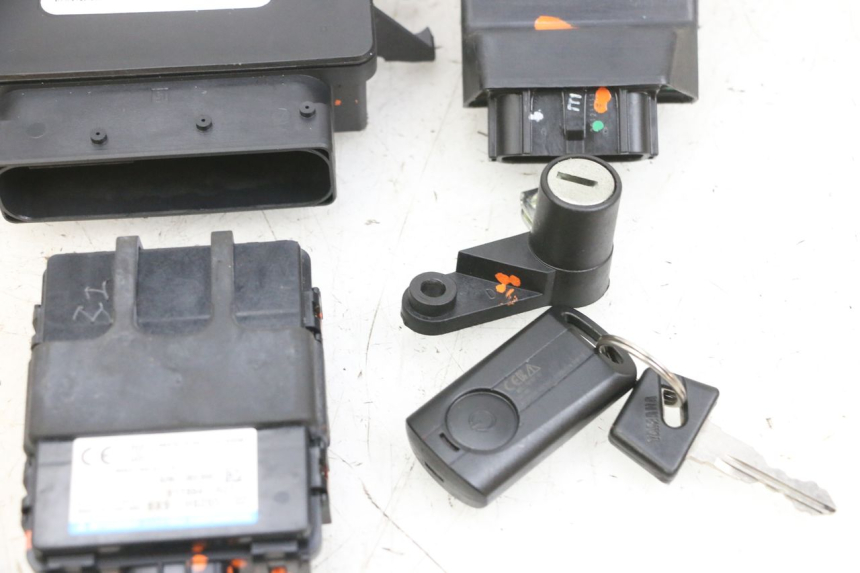 photo de LOCK SET KEY ECU YAMAHA TRICITY 300 (2020 - 2024) - Distinctive features