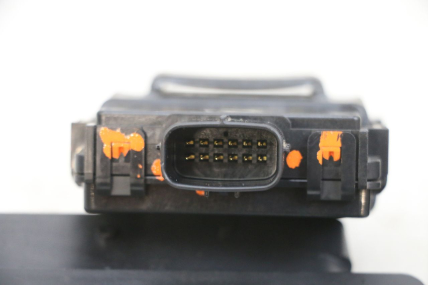 photo de LOCK SET KEY ECU YAMAHA TRICITY 300 (2020 - 2024) - Alternative perspective