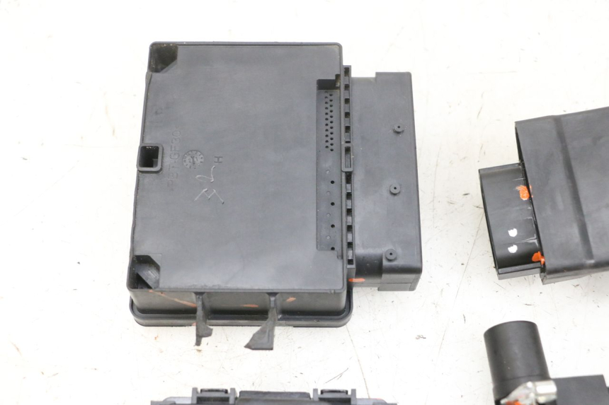 photo de LOCK SET KEY ECU YAMAHA TRICITY 300 (2020 - 2024) - Fixing points details