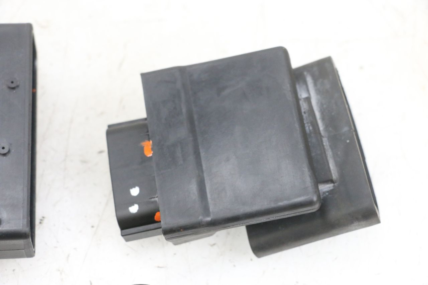 photo de LOCK SET KEY ECU YAMAHA TRICITY 300 (2020 - 2024) - Surface and material condition