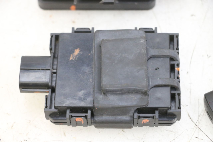 photo de LOCK SET KEY ECU YAMAHA TRICITY 300 (2020 - 2024) - Markings and original references