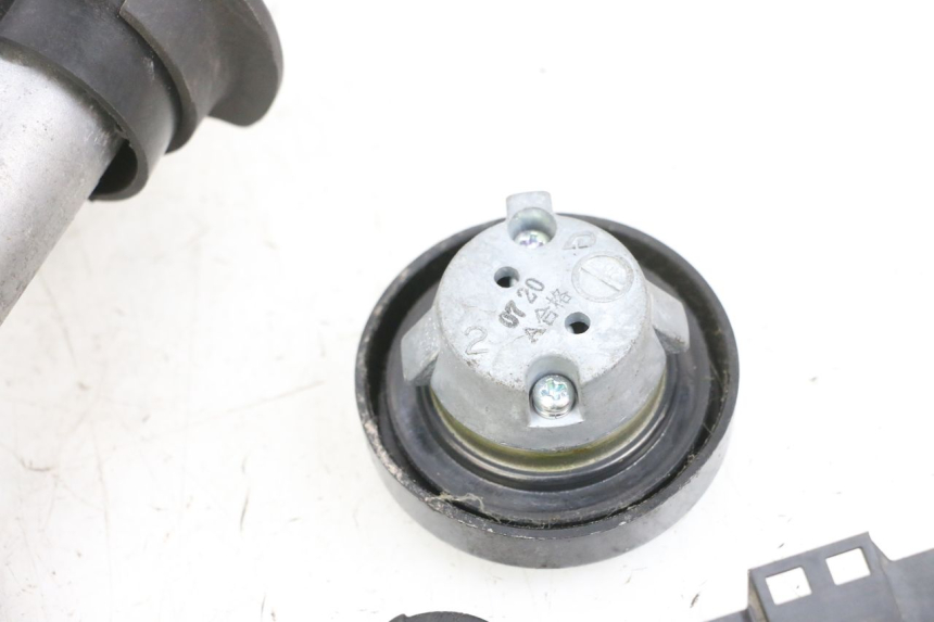 photo de LOCK KEY CDI IGNITION SWITCH KIT YAMAHA X-MAX XMAX 125 (2010 - 2013) - Zoom on usage condition
