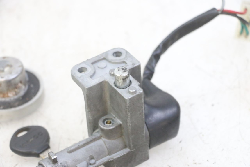 photo de LOCK KEY NEIMAN KIT KYMCO AGILITY 4T 50 (2005 - 2018) - Zoom on usage condition