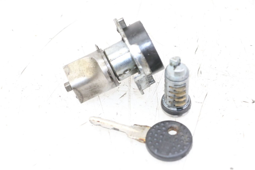 photo de LOCK SET KEY APRILIA SR MOTARD 50 (2012 - 2018) - Zoom on usage condition