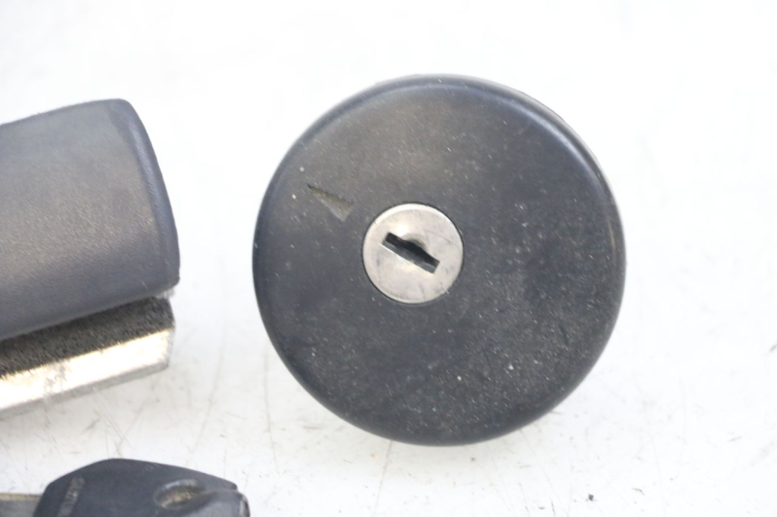 photo de LOCK SET KEY SUZUKI BURGMAN 125 (2007 - 2014) - Additional view of the item