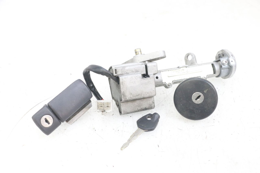 photo de LOCK SET KEY SUZUKI BURGMAN 125 (2007 - 2014) - Zoom on usage condition