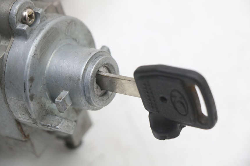 photo de LOCK KEY NEIMAN KIT KYMCO DINK STREET 125 (2009 - 2014) - Technical close-up