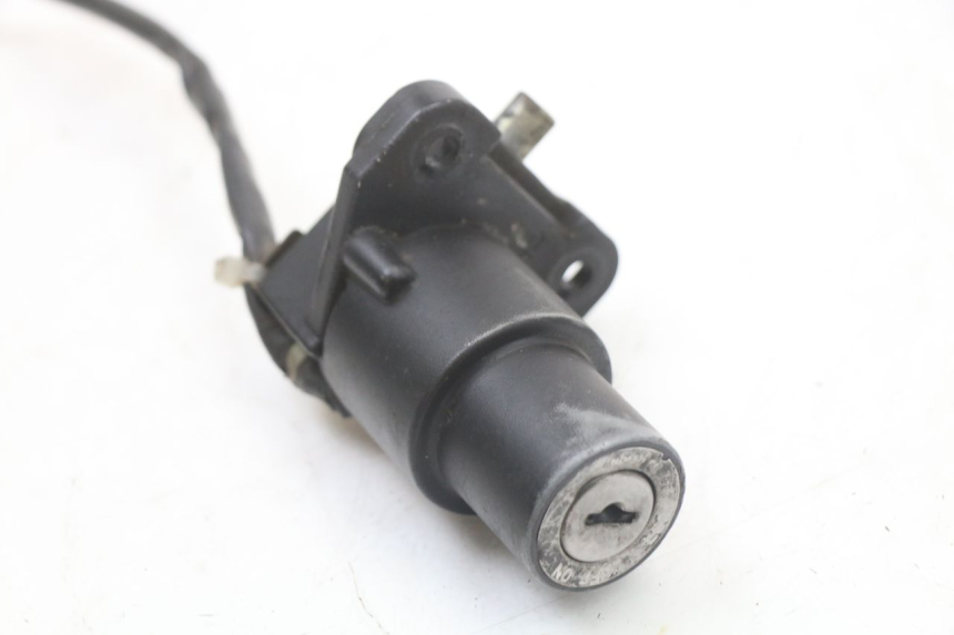 photo de LOCK SET KEY HYOSUNG GF 125 (2001 - 2005) - Technical close-up