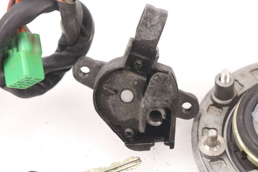 photo de LOCK SET KEY SUZUKI GSF N BANDIT 600 (1996 - 1999) - Fixing points details
