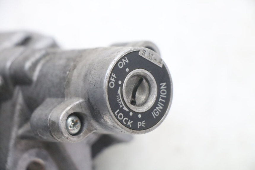 photo de LOCK SET KEY SUZUKI GSF S BANDIT 600 (2000 - 2004) - Alternative perspective