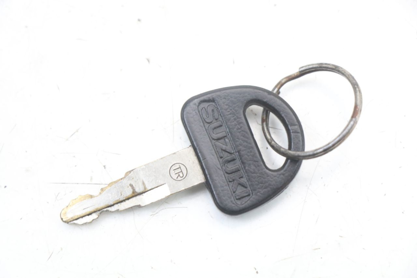 photo de LOCK SET KEY SUZUKI GSX E 250 (1982 - 1983) - Zoom on usage condition