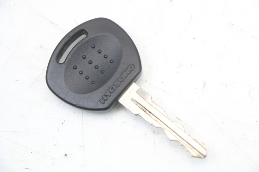 photo de LOCK SET KEY HYOSUNG GTR 125 (2006 - 2008) - Zoom on usage condition