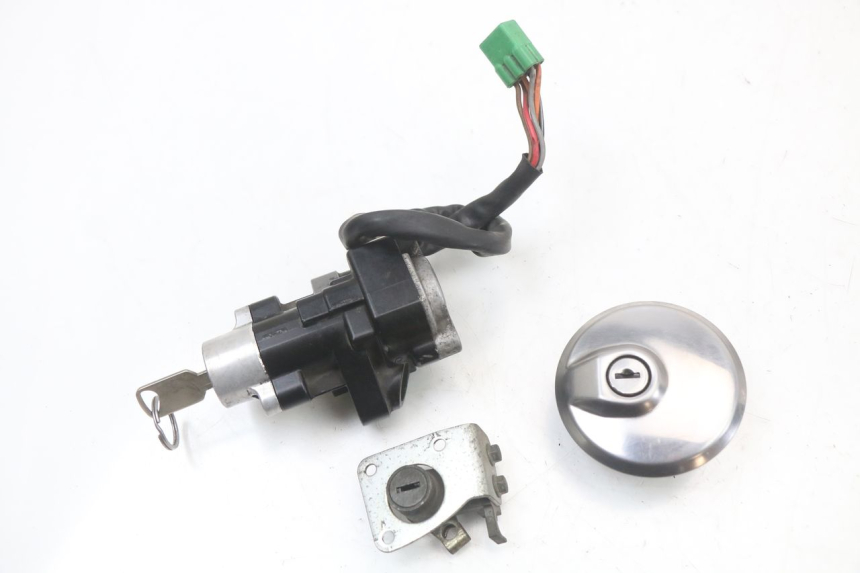 photo de LOCK SET KEY SUZUKI GZ MARAUDER 125 (1998 - 2004) - Main view