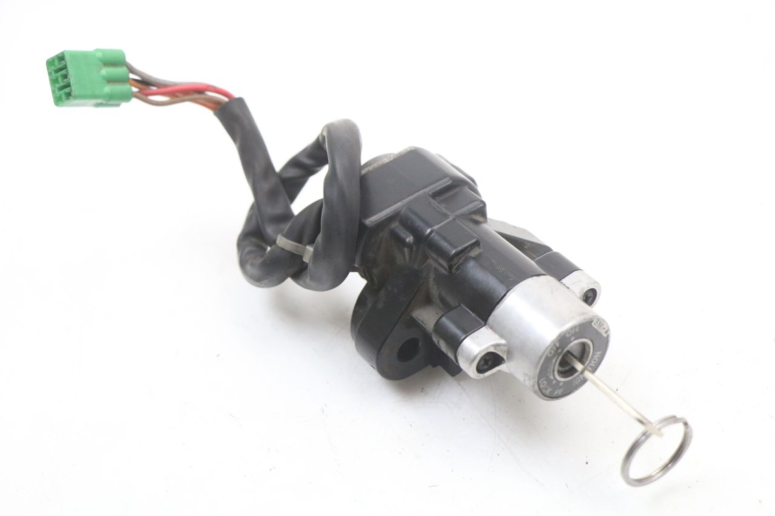 photo de LOCK SET KEY SUZUKI GZ MARAUDER 125 (1998 - 2004) - Technical close-up