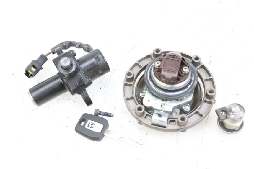 photo de LOCK SET KEY HUSQVARNA SVARTPILEN 401 (2018 - 2023) - Alternative perspective