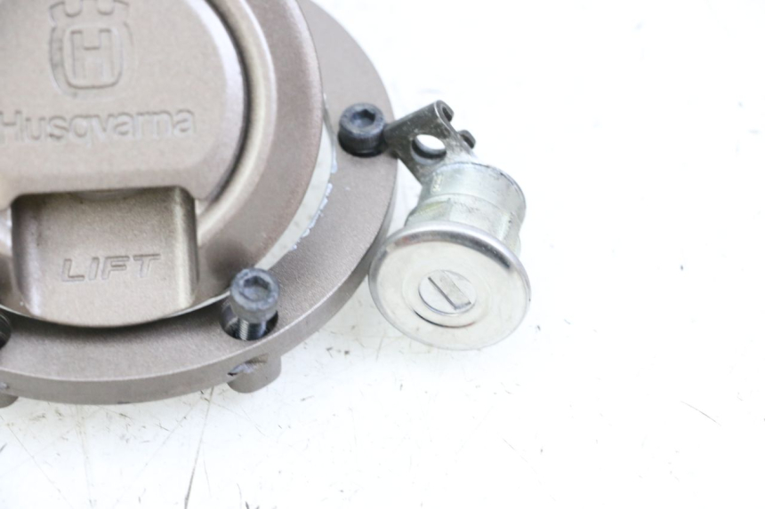 photo de LOCK SET KEY HUSQVARNA SVARTPILEN 401 (2018 - 2023) - Fixing points details