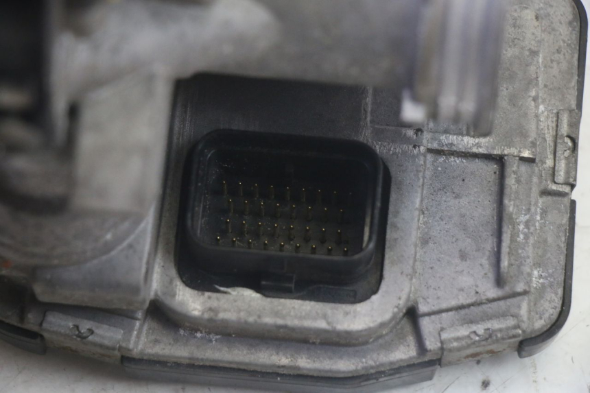 photo de LOCK SET KEY PIAGGIO MP3 HPE 350 (2018 - 2020) - High-resolution close-up