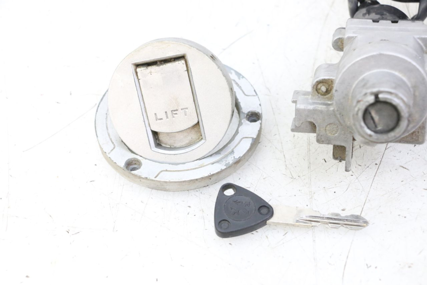 photo de LOCK SET KEY PEUGEOT SPEEDFIGHT 3 LC 2T 50 (2009 - 2015) - Fixing points details