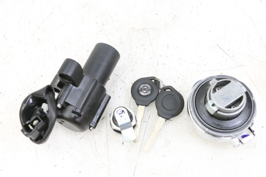 photo de LOCK SET KEY ROYAL ENFIELD CONTINENTAL GT 650 (2019 - 2024) - Technical close-up