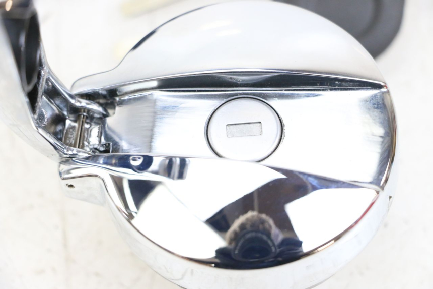 photo de LOCK SET KEY ROYAL ENFIELD CONTINENTAL GT 650 (2019 - 2024) - Fixing points details