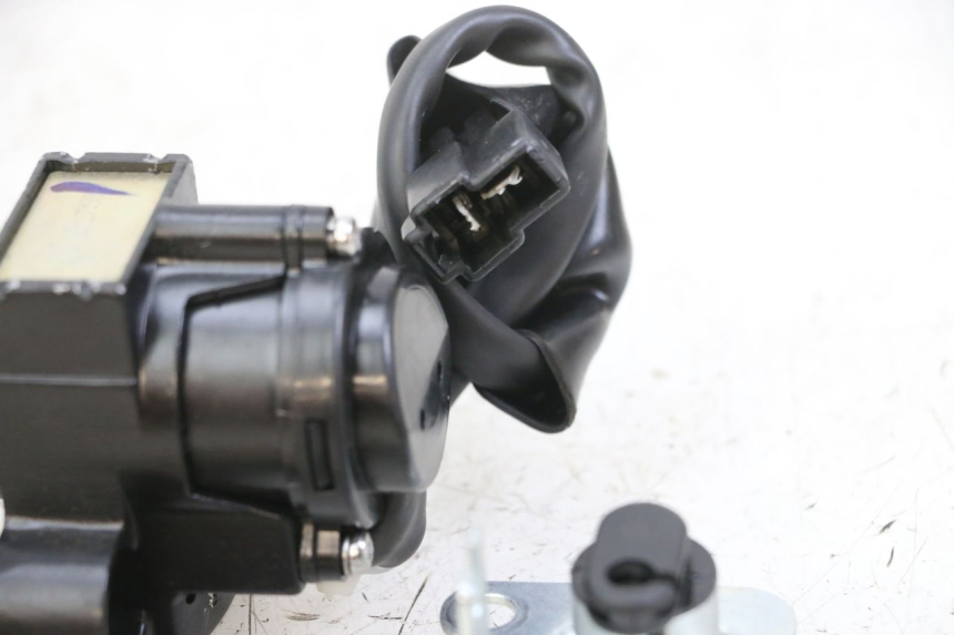 photo de LOCK SET KEY ROYAL ENFIELD SCRAM 411 (2022 - 2024) - Technical close-up