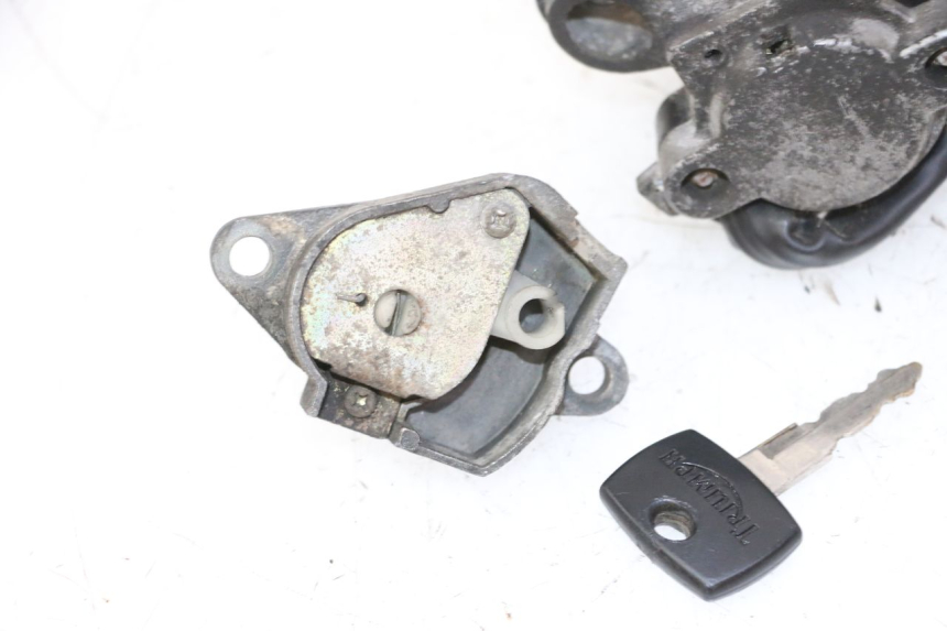 photo de LOCK SET KEY TRIUMPH SPRINT 900 (1995 - 1998) - Fixing points details