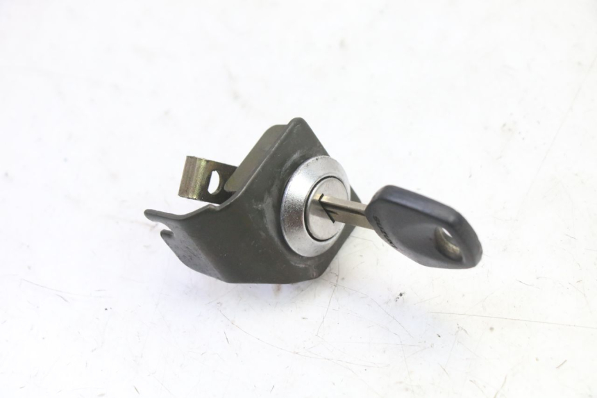 photo de LOCK SET KEY SUZUKI SV S 650 (2003 - 2009) - High-resolution close-up